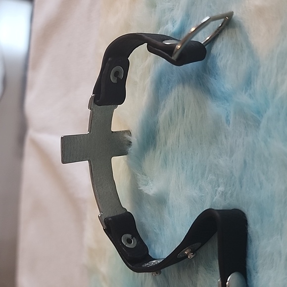 Cross bracelet, crystals and black leather - Picture 3 of 4